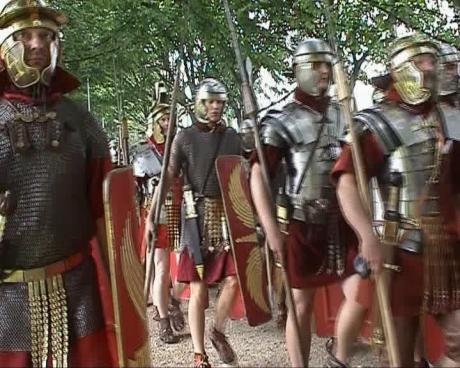 Römische Legionäre marschieren im Archäologischen Park auf - Film 'Truppendislokation